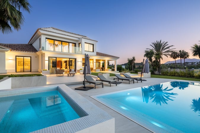 Villa in Nueva Andalucia - view 1