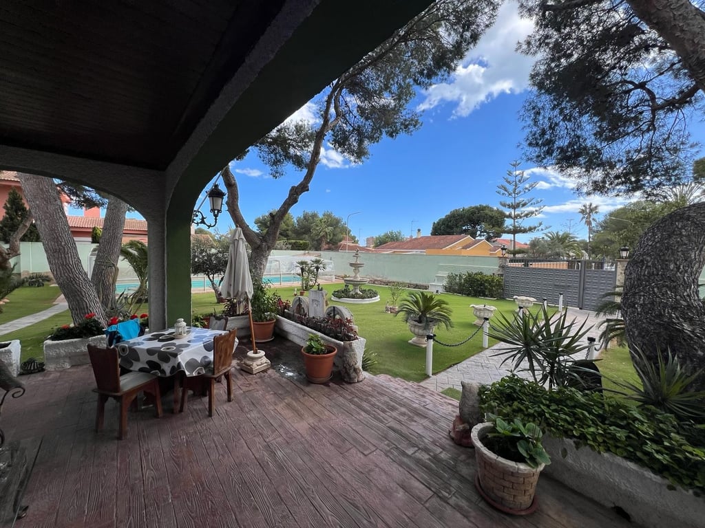 Villa in Los Tarragas - Image 4