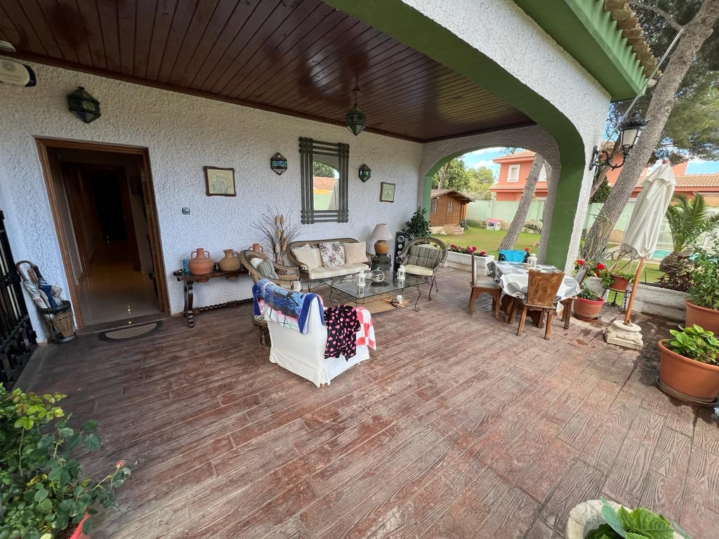 Villa in Los Tarragas - Image 2