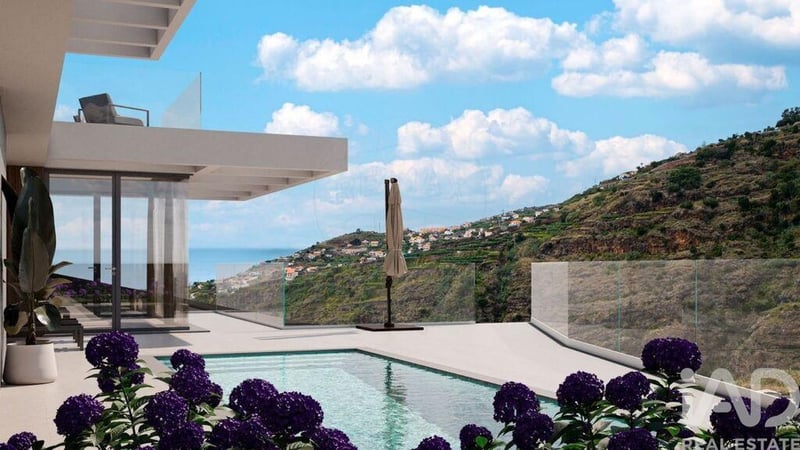 House in Ribeira Brava - view 1