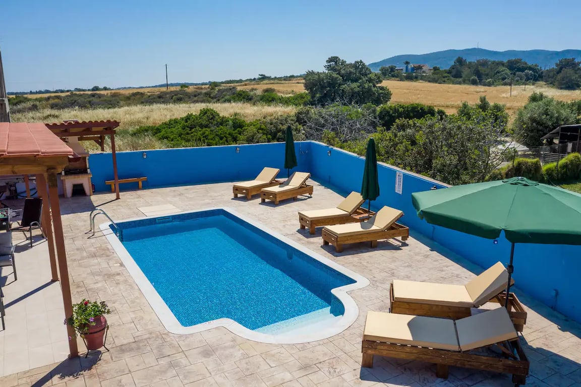 Villa in Gennadi - Image 3