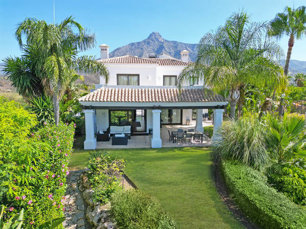 Villa in Nueva Andalucia - view 1