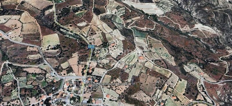 Land in Silikou - view 1