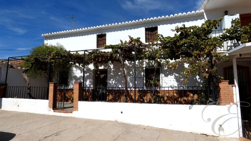 House in Alcaucin - view 1