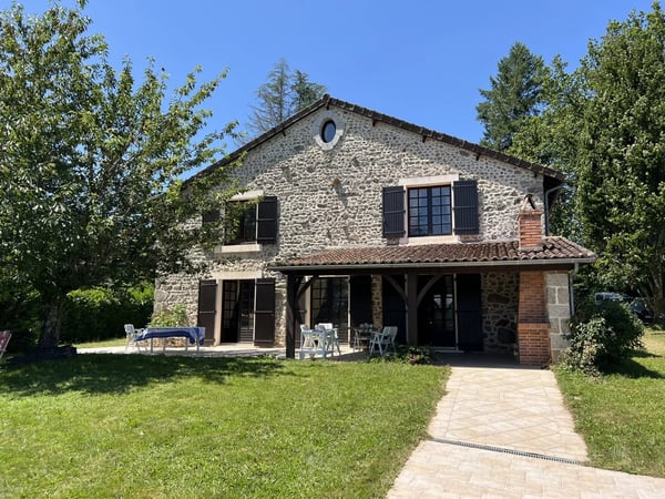 House in Champniers-et-Reilhac - view 1