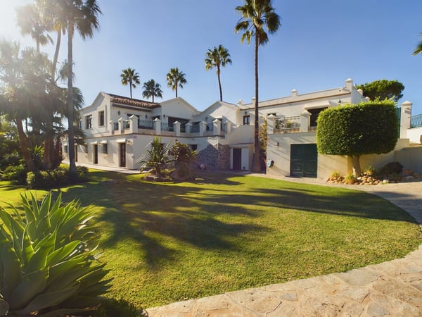 House in Estepona - view 1