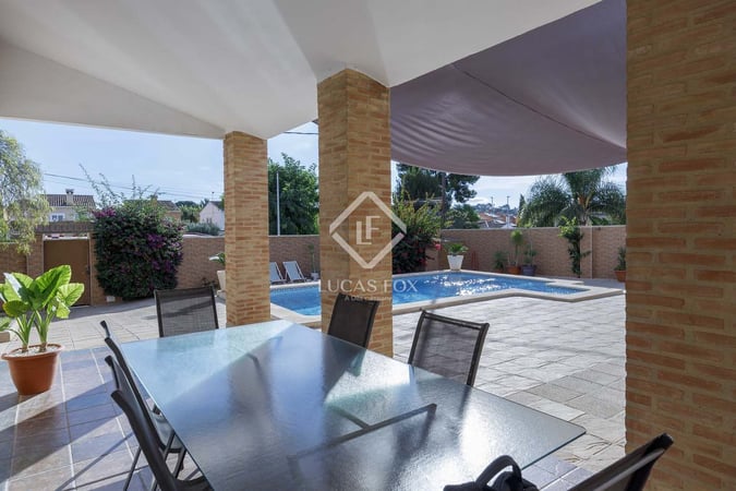 House in La Pobla de Vallbona - view 1