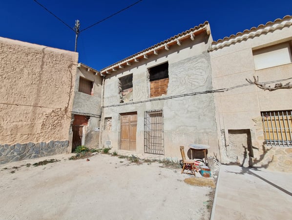 House in Pinoso - view 1