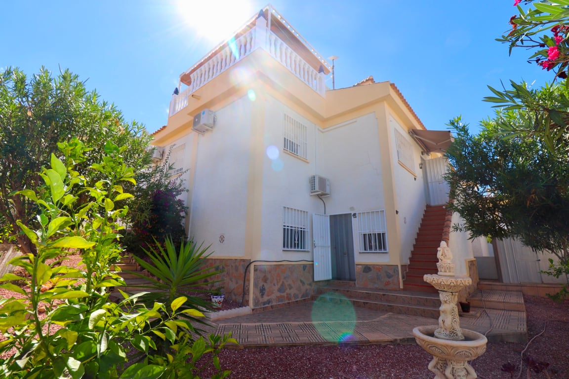 Villa in Ciudad Quesada - Image 3