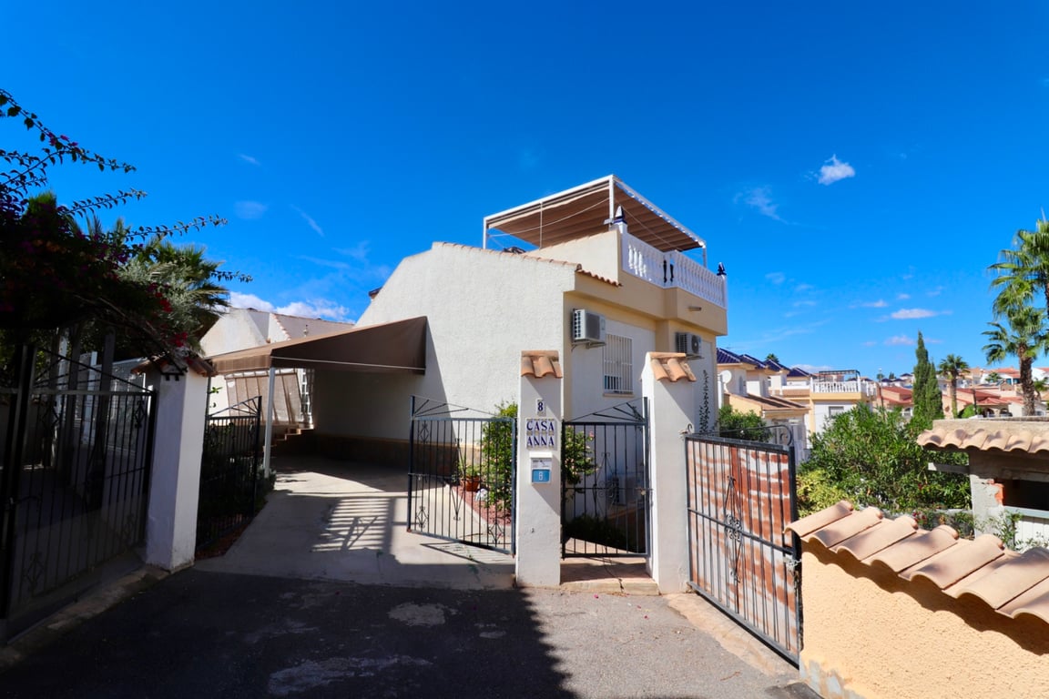 Villa in Ciudad Quesada - Image 2