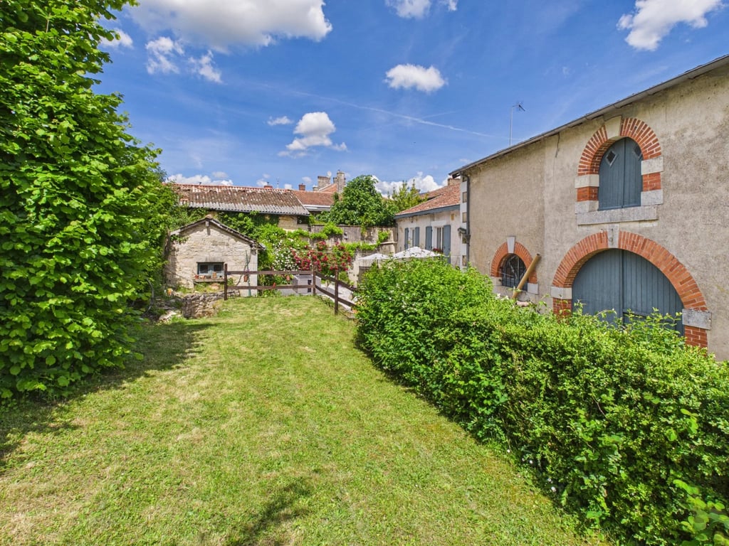 House in Champagne-Mouton - Image 2