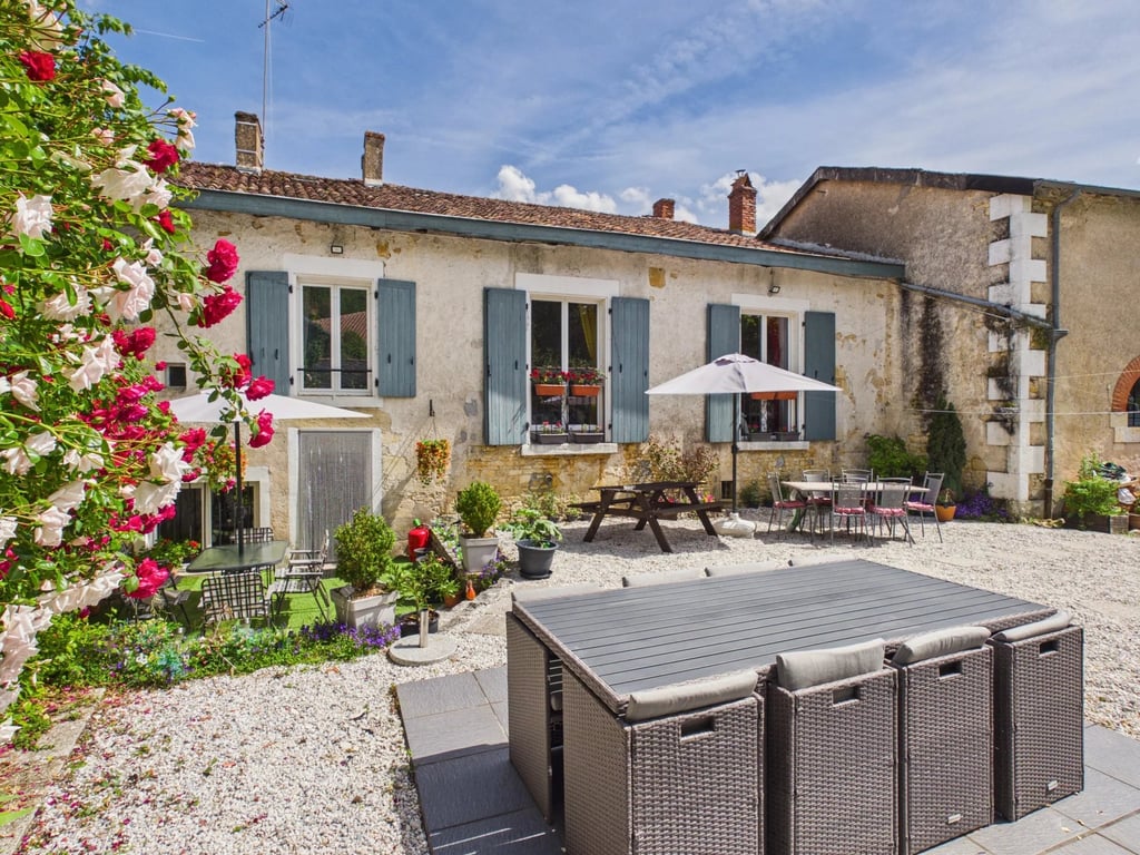 House in Champagne-Mouton