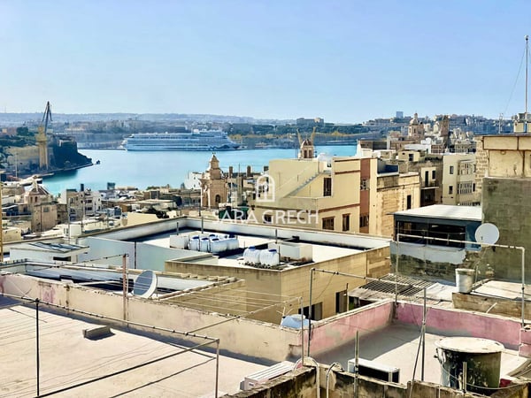 House in Bormla - view 1