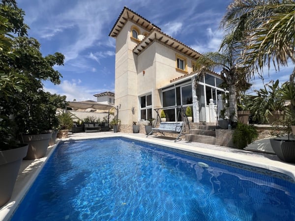 Villa in La Zenia - view 1