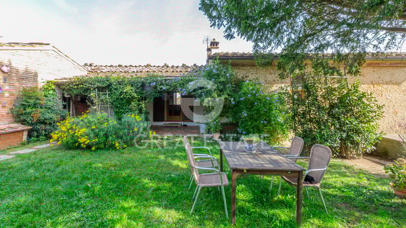 House in Castel San Gimignano - view 1
