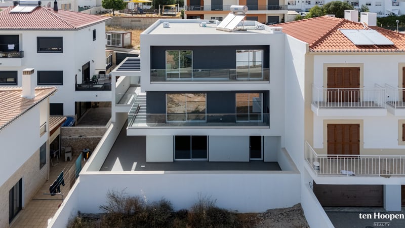 Villa in Mexilhoeira Grande - view 1