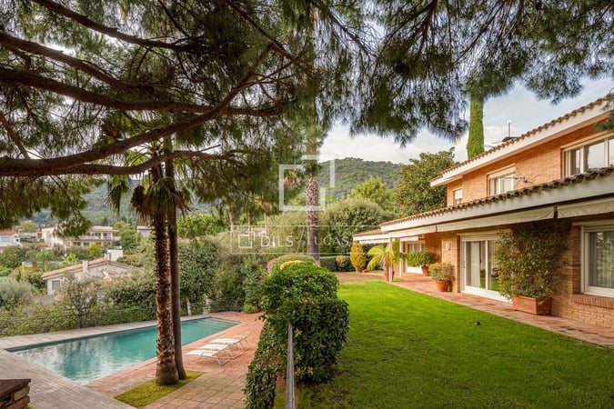 House in Premia de Dalt - view 1