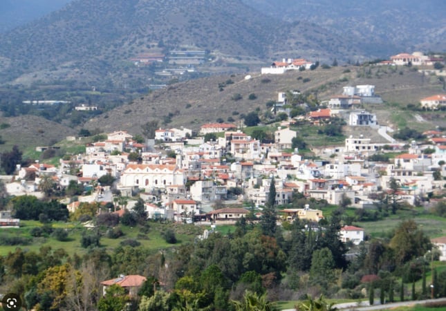 Land in Pyrgos - view 1