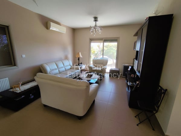 House in Kato Polemidia - view 1