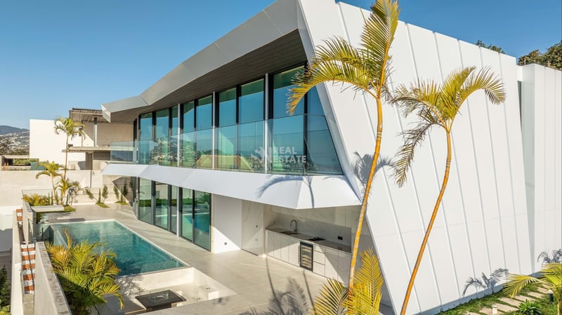 Villa in Funchal - view 1