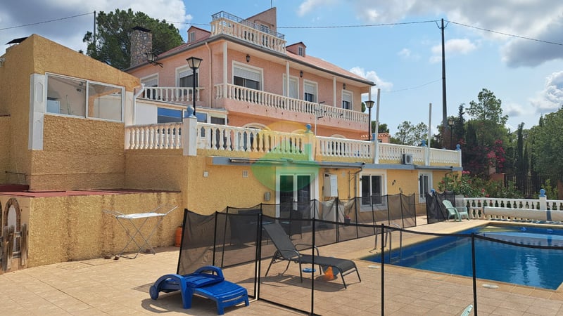 House in Aledo - view 1