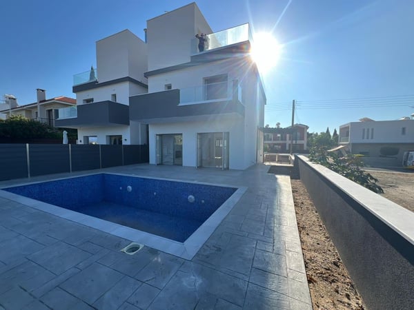 House in Mandria - view 1