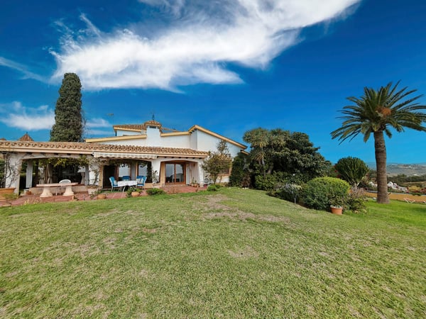 Villa in Artola - view 1