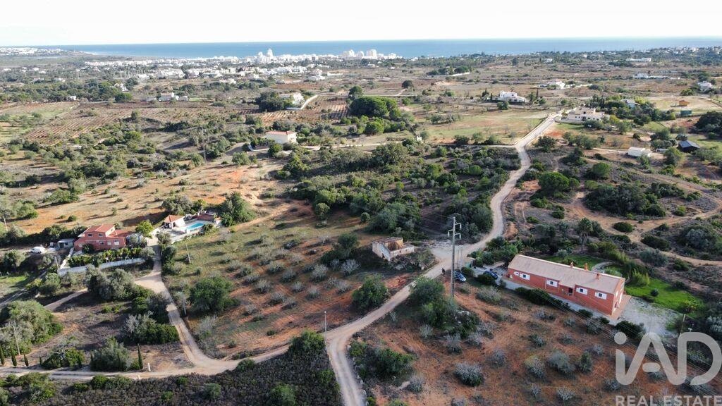 Land in Pera