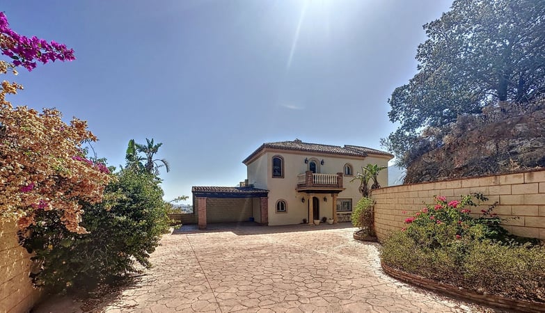 House in Alhaurin el Grande - view 1