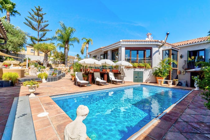 Villa in Nuevo Guadiaro - view 1