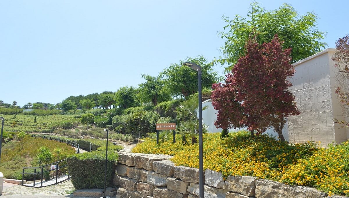 Apartment in La Alcaidesa - Image 2