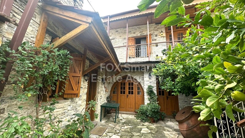 House in Pano Lefkara - view 1