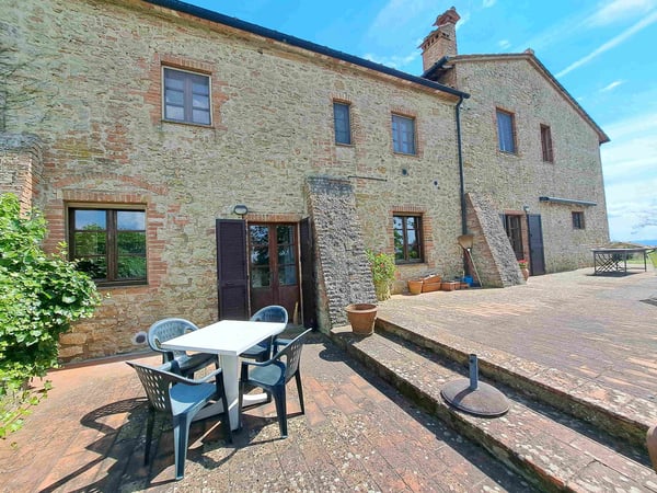 House in Volterra - view 1