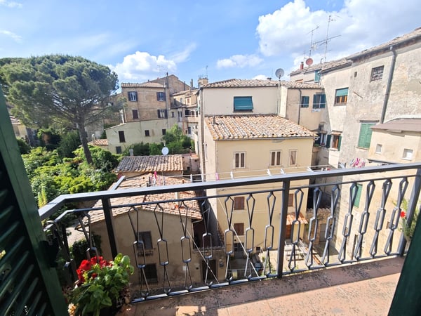 House in Volterra - view 1