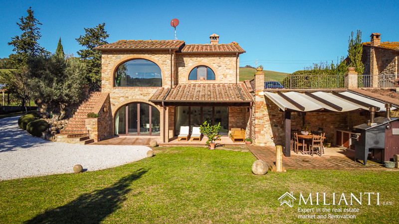 House in Volterra - view 1