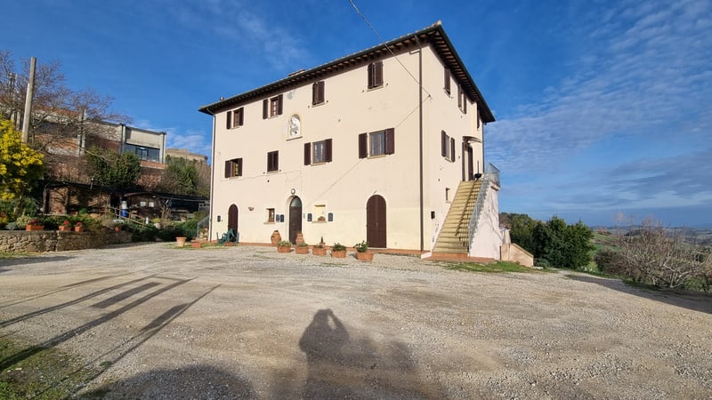 House in Volterra - view 1
