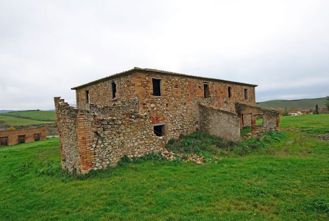 House in Lajatico - view 1