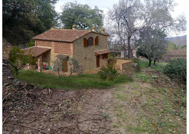 House in Volterra - view 1