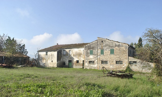 House in Volterra - view 1