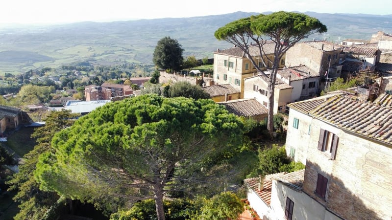 House in Volterra - view 1