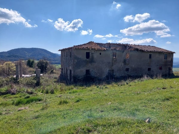 House in Volterra - view 1