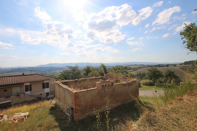 House in Volterra - view 1