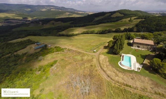 House in Lajatico - view 1