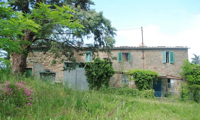 House in Volterra - view 1