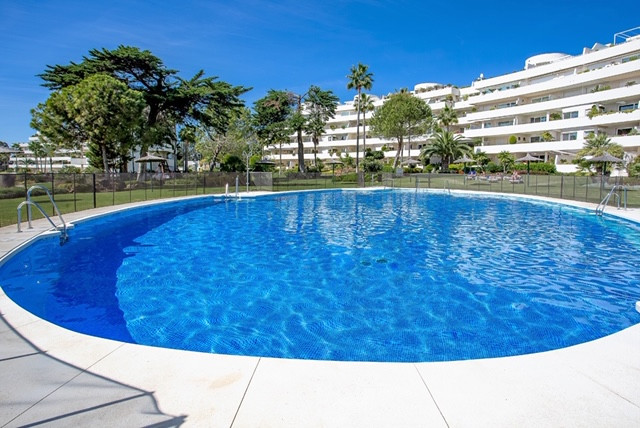 Apartment in Estepona - view 1