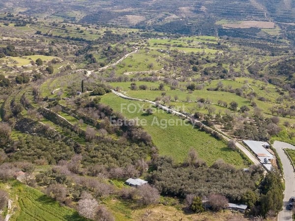 Land in Dora - view 1