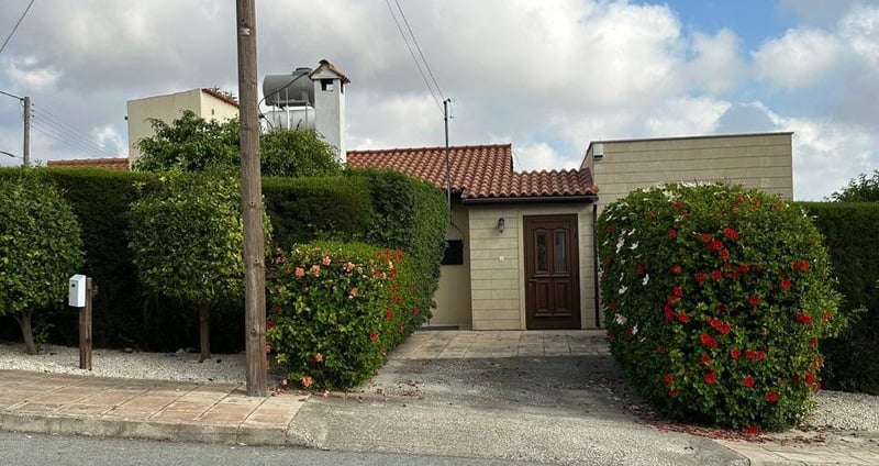 House in Tala - view 1