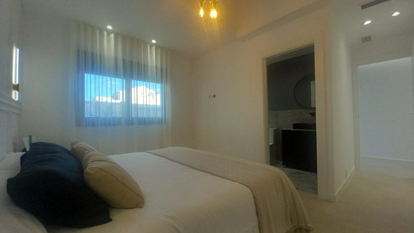 Villa in El Chaparral - Image 5