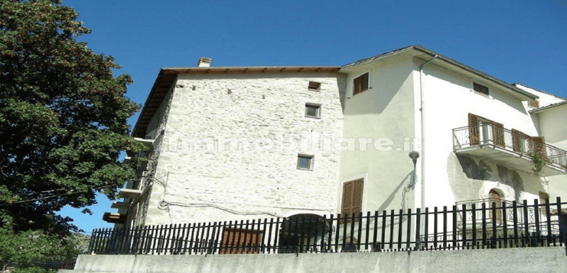 House in Caramanico Terme - view 1