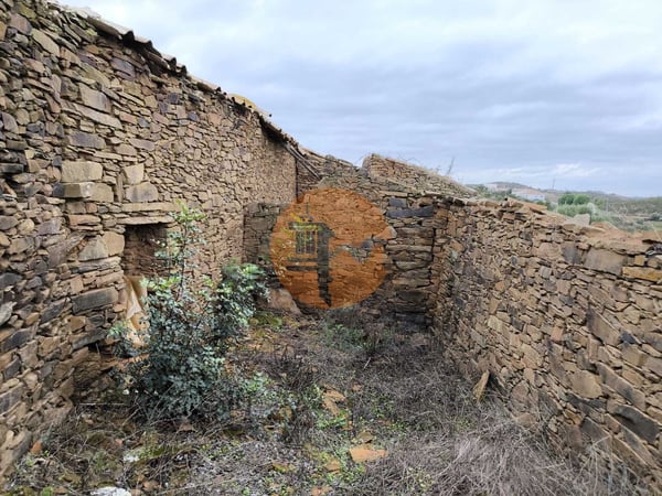 Villa in Conceicao - view 1